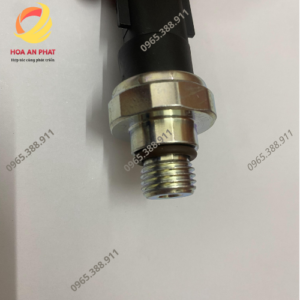 Cảm biến áp suất nhớt động cơ PC200-8