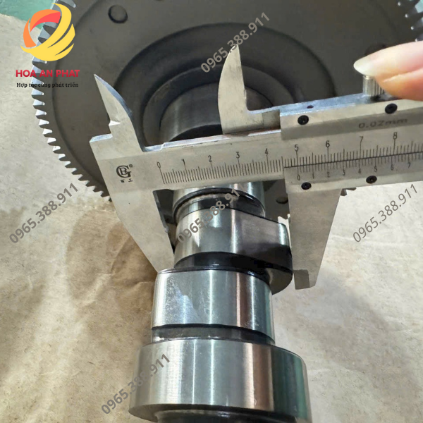 1 Trục cam động cơ Deutz BF4M2012